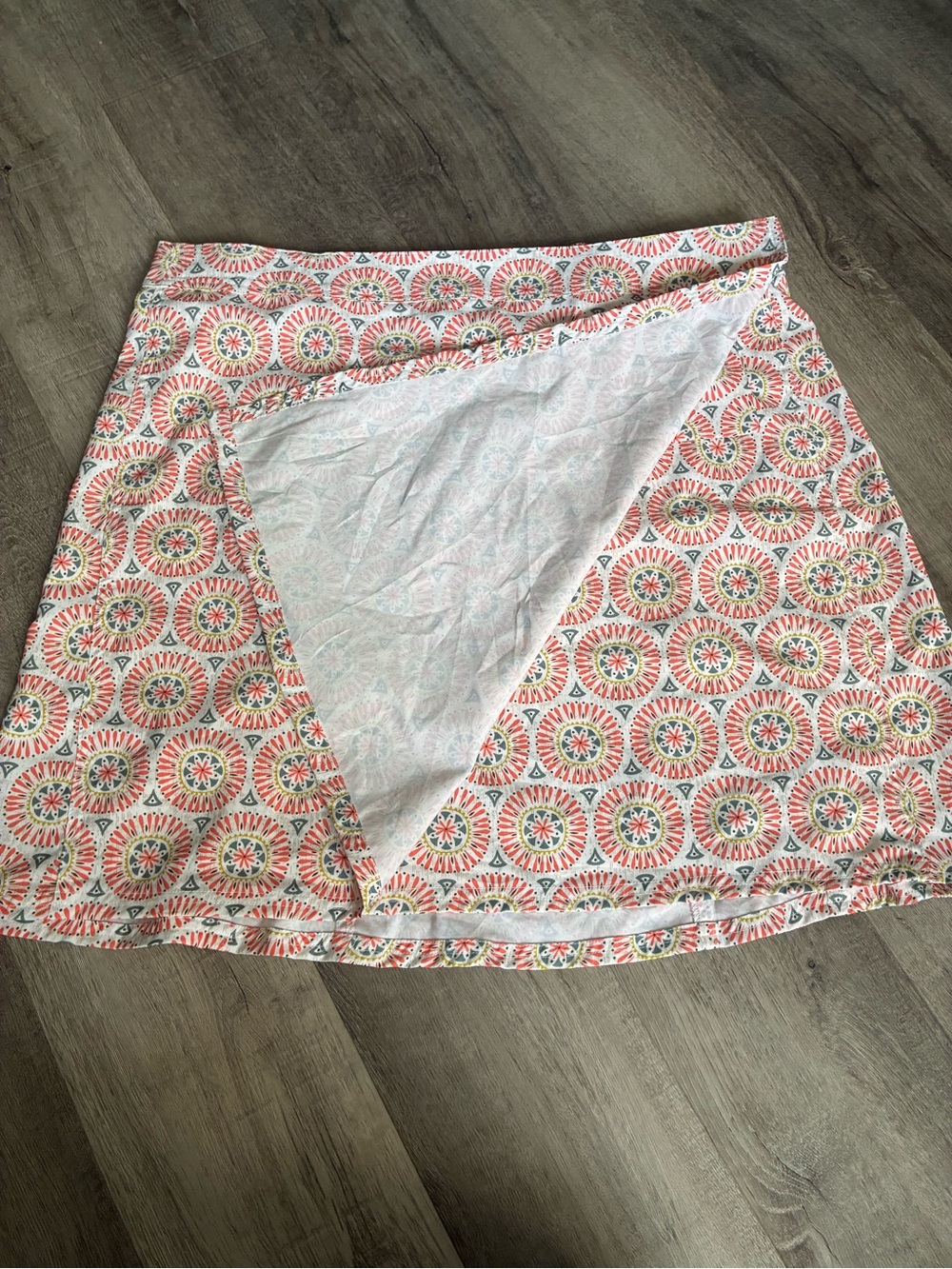 Ripskirt Hawaii Coral white and blue Medallion Wrap Skirt size XL (16-18)